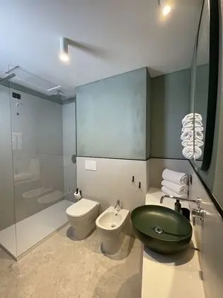 Dört Kişilik Oda, Deniz Manzaralı