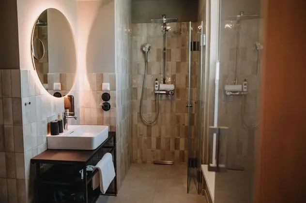 City Tek Büyük Yataklı Oda