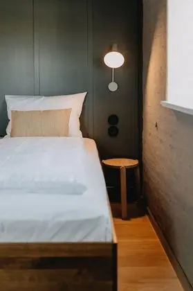 City Tek Büyük Yataklı Oda