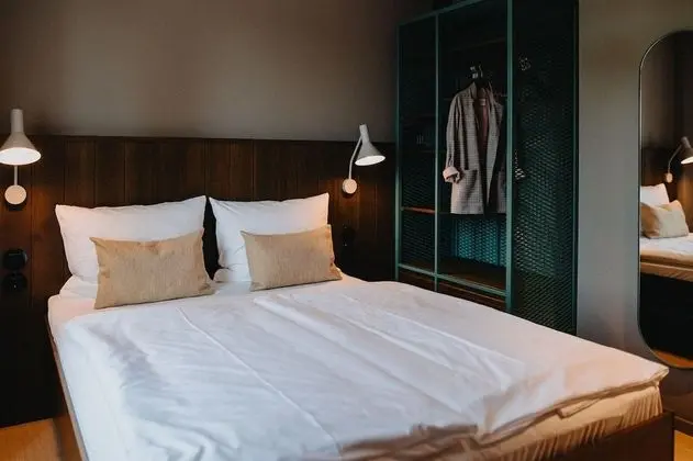 City Tek Büyük Yataklı Oda