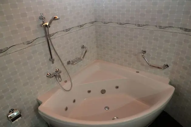 Deluxe Tek Büyük Yataklı Oda, 1 Çift Kişilik Yatak, Göl Manzaralı