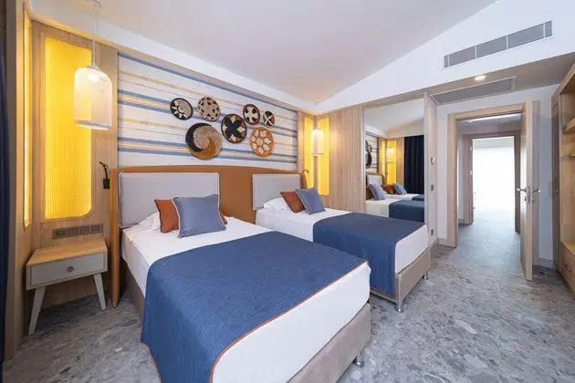 https://images.etstur.com/imgproxy/resize/2560x1440/files/images/hotelImages/etsrooms/516403/Sueno_Hotels_Beach_Side_20241014172233_1.jpg