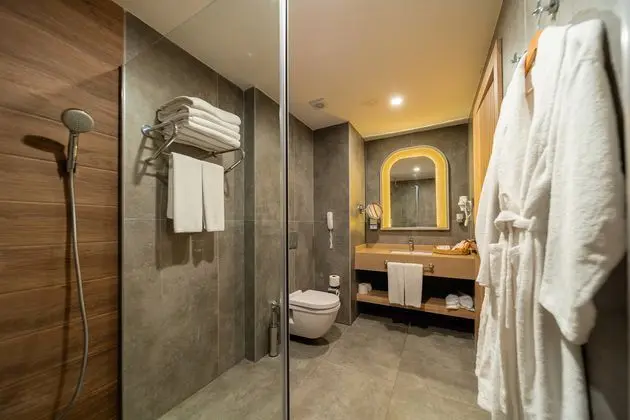 https://images.etstur.com/imgproxy/resize/2560x1440/files/images/hotelImages/etsrooms/516403/Sueno_Hotels_Beach_Side_20241016144035_2.jpg