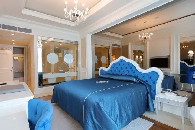 https://images.etstur.com/imgproxy/resize/2560x1440/files/images/hotelImages/etsrooms/516404/Sueno_Hotels_Deluxe_Belek_20241021104500_1.jpg