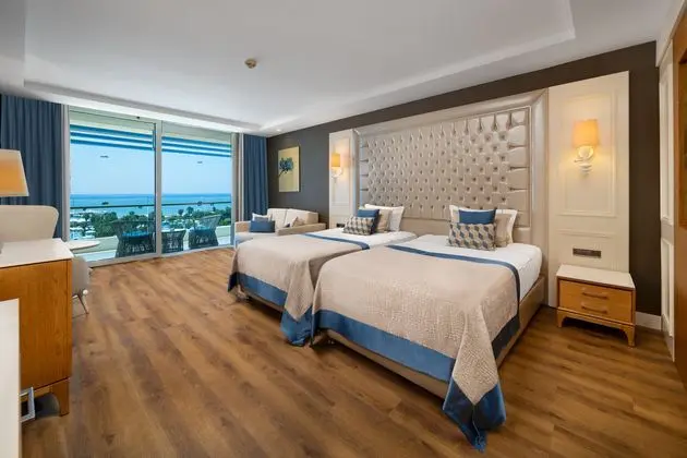 https://images.etstur.com/imgproxy/resize/2560x1440/files/images/hotelImages/etsrooms/516404/Sueno_Hotels_Deluxe_Belek_20241030102345_0.jpg