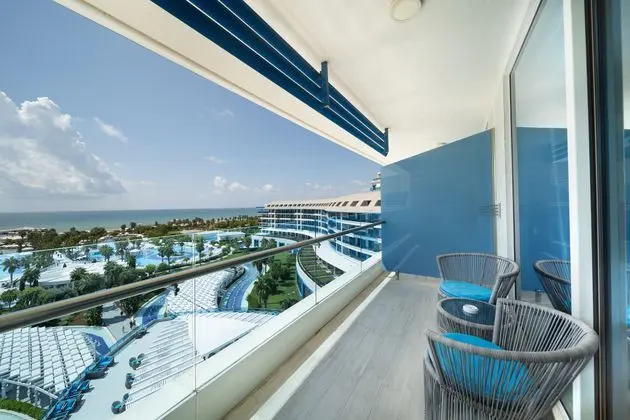 https://images.etstur.com/imgproxy/resize/2560x1440/files/images/hotelImages/etsrooms/516404/Sueno_Hotels_Deluxe_Belek_20241030102345_1.jpg