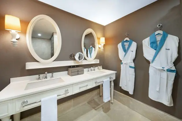 https://images.etstur.com/imgproxy/resize/2560x1440/files/images/hotelImages/etsrooms/516404/Sueno_Hotels_Deluxe_Belek_20241030102345_2.jpg