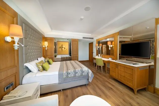https://images.etstur.com/imgproxy/resize/2560x1440/files/images/hotelImages/etsrooms/516404/Sueno_Hotels_Deluxe_Belek_20241030123554_3.jpg
