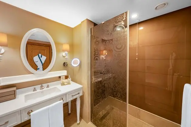 https://images.etstur.com/imgproxy/resize/2560x1440/files/images/hotelImages/etsrooms/516404/Sueno_Hotels_Deluxe_Belek_20241030123554_5.jpg