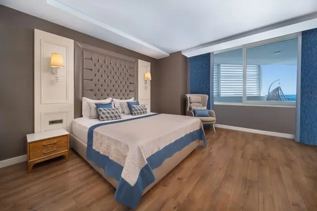 https://images.etstur.com/imgproxy/resize/2560x1440/files/images/hotelImages/etsrooms/516404/Sueno_Hotels_Deluxe_Belek_20251002101108_0.jpg