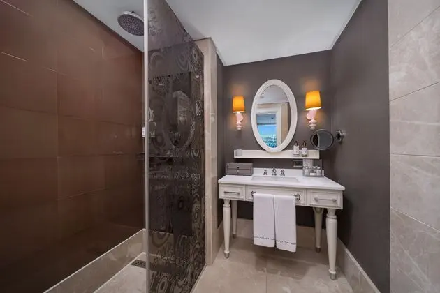 https://images.etstur.com/imgproxy/resize/2560x1440/files/images/hotelImages/etsrooms/516404/Sueno_Hotels_Deluxe_Belek_20251002101114_6.jpg
