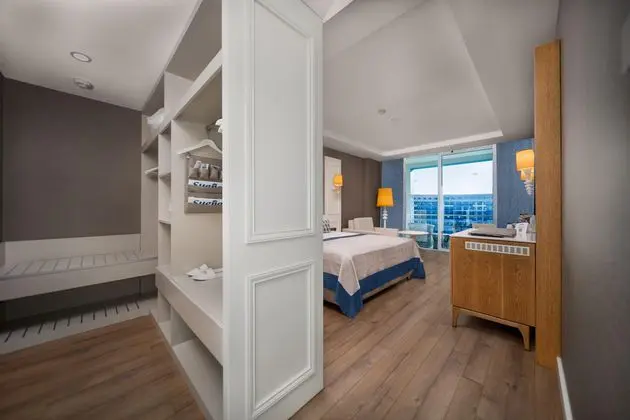 https://images.etstur.com/imgproxy/resize/2560x1440/files/images/hotelImages/etsrooms/516404/Sueno_Hotels_Deluxe_Belek_20251002101451_2.jpg