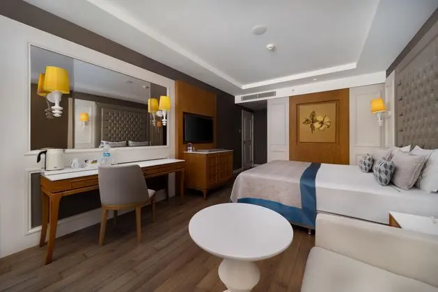 https://images.etstur.com/imgproxy/resize/2560x1440/files/images/hotelImages/etsrooms/516404/Sueno_Hotels_Deluxe_Belek_20251002101456_5.jpg