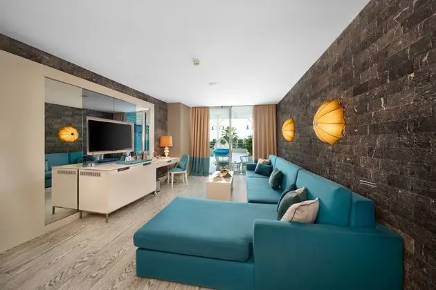 Sueno Suite Deniz Manzaralı Swim Up Oda