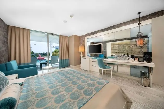 Sueno Suite Deniz Manzaralı Swim Up Oda
