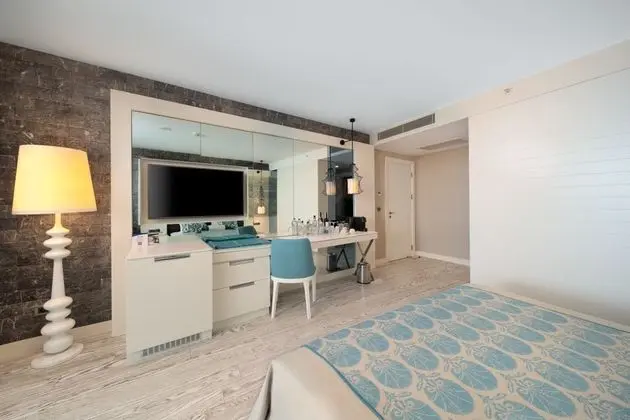 Sueno Suite Deniz Manzaralı Swim Up Oda