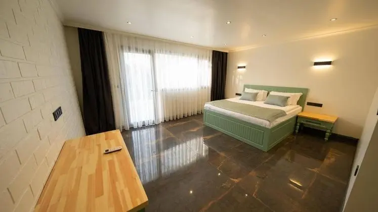 Bahçe Oda, Bahçe Manzaralı, Balkonlu