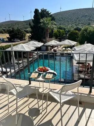 Çift Kişilik, Havuz Manzaralı, Jakuzili
