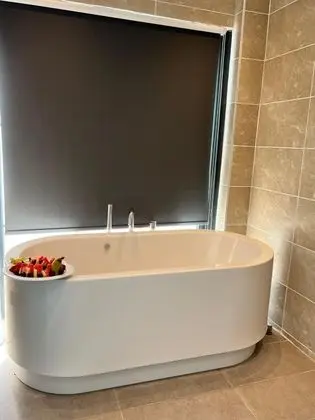 Çift Kişilik, Havuz Manzaralı, Jakuzili