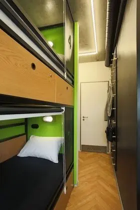 Superior Ortak Ranzalı Oda, Sadece erkekler için, Nehir Manzaralı (Bed in 8-bed Room)