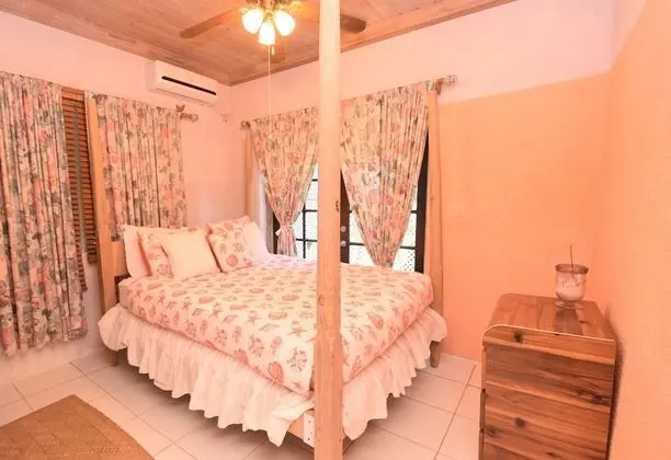 Tropical Premium Garden- footsteps away from beach