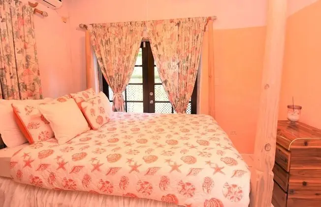 Tropical Premium Garden- footsteps away from beach