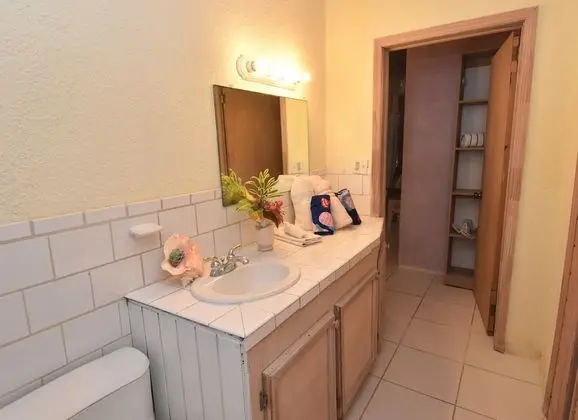 Tropical Premium Garden- footsteps away from beach