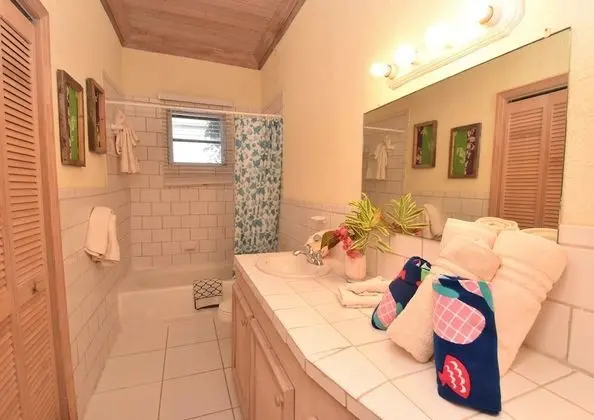 Tropical Premium Garden- footsteps away from beach
