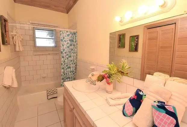 Tropical Premium Garden- footsteps away from beach