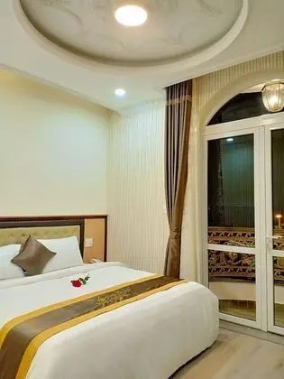 Deluxe Tek Büyük Yataklı Oda, Balkon, Tepe Manzaralı (King)