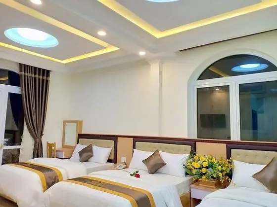 Family Oda, Küvet, Tepe Manzaralı (with Balcony)