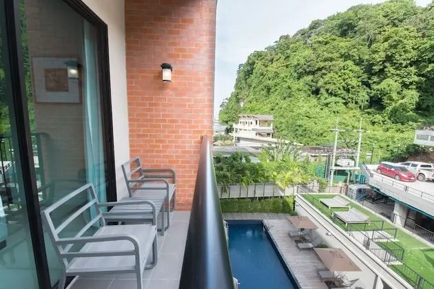 Superior Oda, Havuz Manzaralı