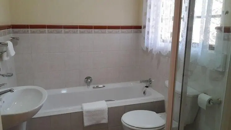 Tek Büyük Yataklı Oda, Havuz Manzaralı