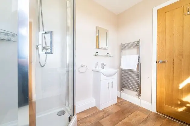 Deluxe Tek Büyük Yataklı Oda, Banyolu/Duşlu