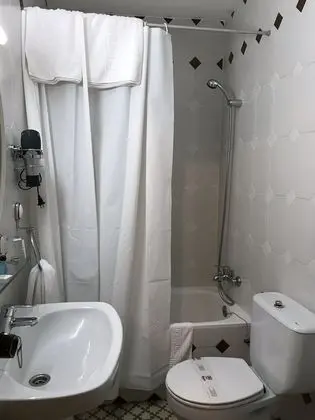 Standard Tek Büyük veya İki Ayrı Yataklı Oda