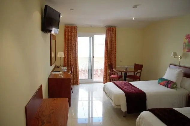 Superior Tek Büyük veya İki Ayrı Yataklı Oda