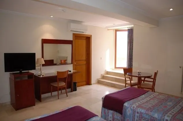 Superior Tek Büyük veya İki Ayrı Yataklı Oda