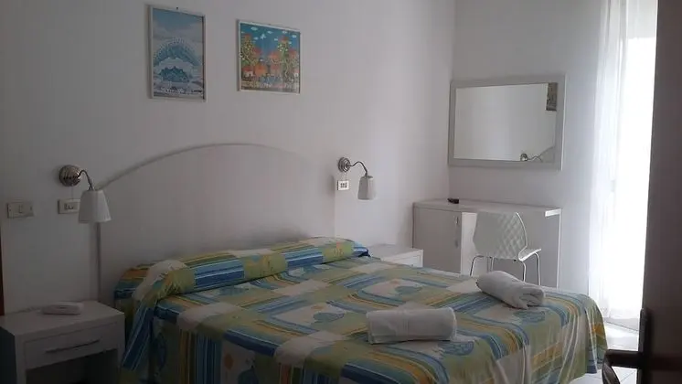 Üç Kişilik Oda