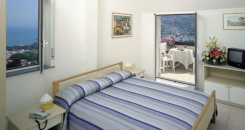 Standard Dört Kişilik Oda