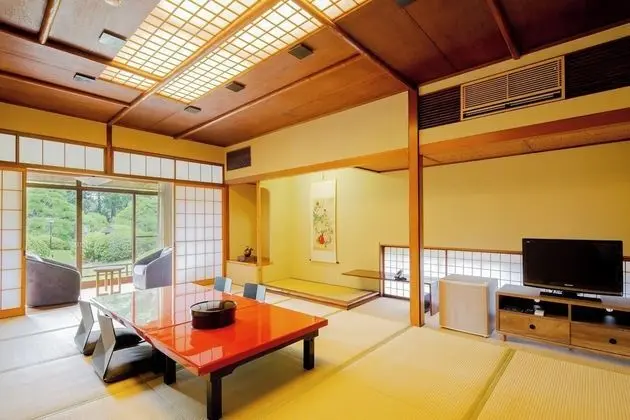 Traditional Oda, Sigara İçilmez, Bahçe Manzaralı (Japanese, Kiku)