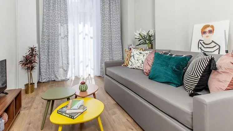 Comfort Tek Kişilik Oda, 1 Büyük (Queen) Boy Yatak ve Çekyat, Engellilere Uygun, Mutfak