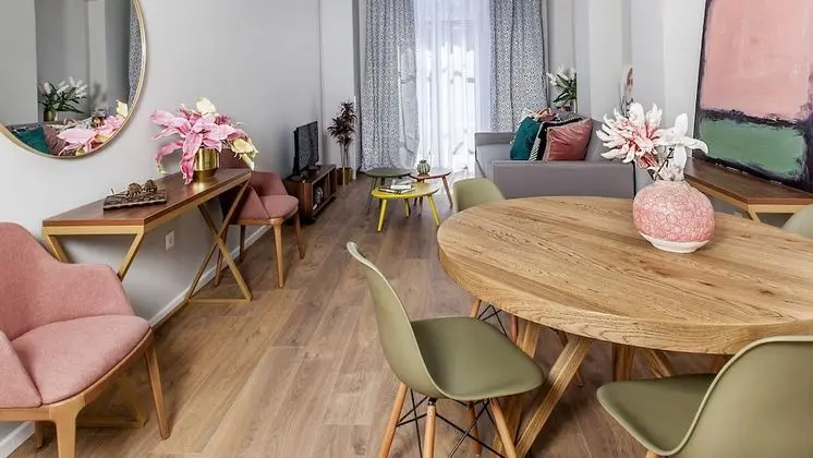 Comfort Tek Kişilik Oda, 1 Büyük (Queen) Boy Yatak ve Çekyat, Engellilere Uygun, Mutfak