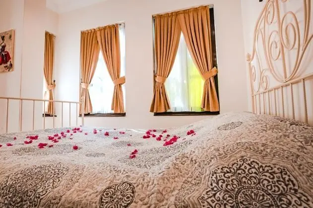 Apart Oda, Havuz Manzaralı, Balkonlu