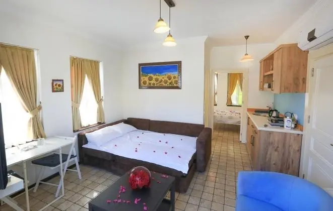 Apart Oda, Havuz Manzaralı, Balkonlu
