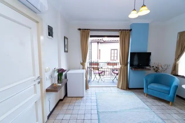 Apart Oda, Havuz Manzaralı, Balkonlu