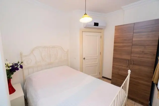 Apart Oda, Havuz Manzaralı, Balkonlu