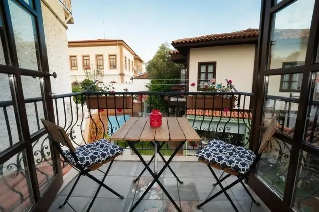 Apart Oda, Havuz Manzaralı, Balkonlu