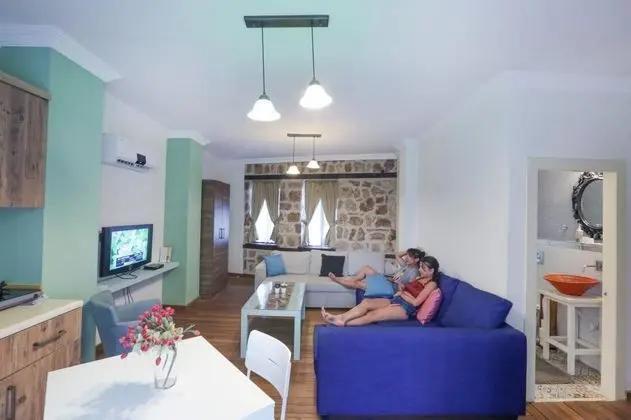 Apart Oda, Havuz Manzaralı, Havuzlu