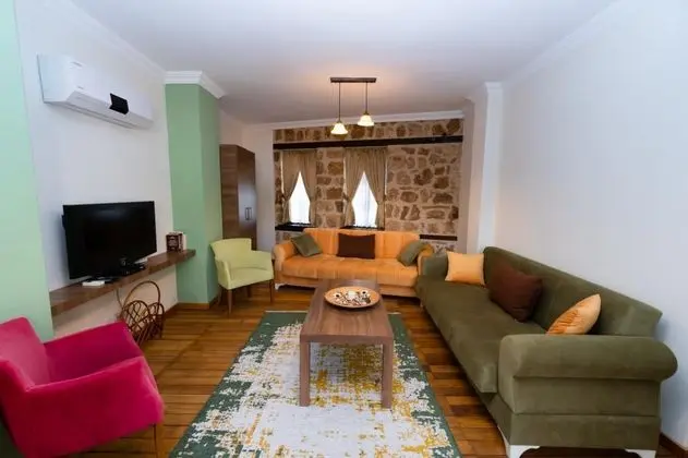 Apart Oda, Havuz Manzaralı, Havuzlu