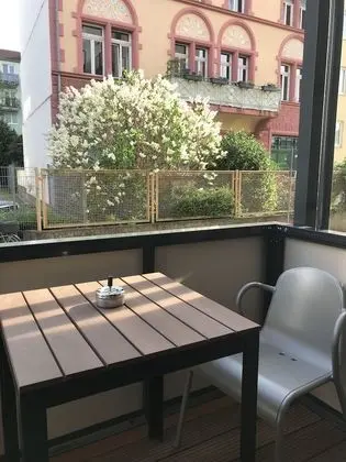 Junior Apart Daire, Avlu Manzaralı